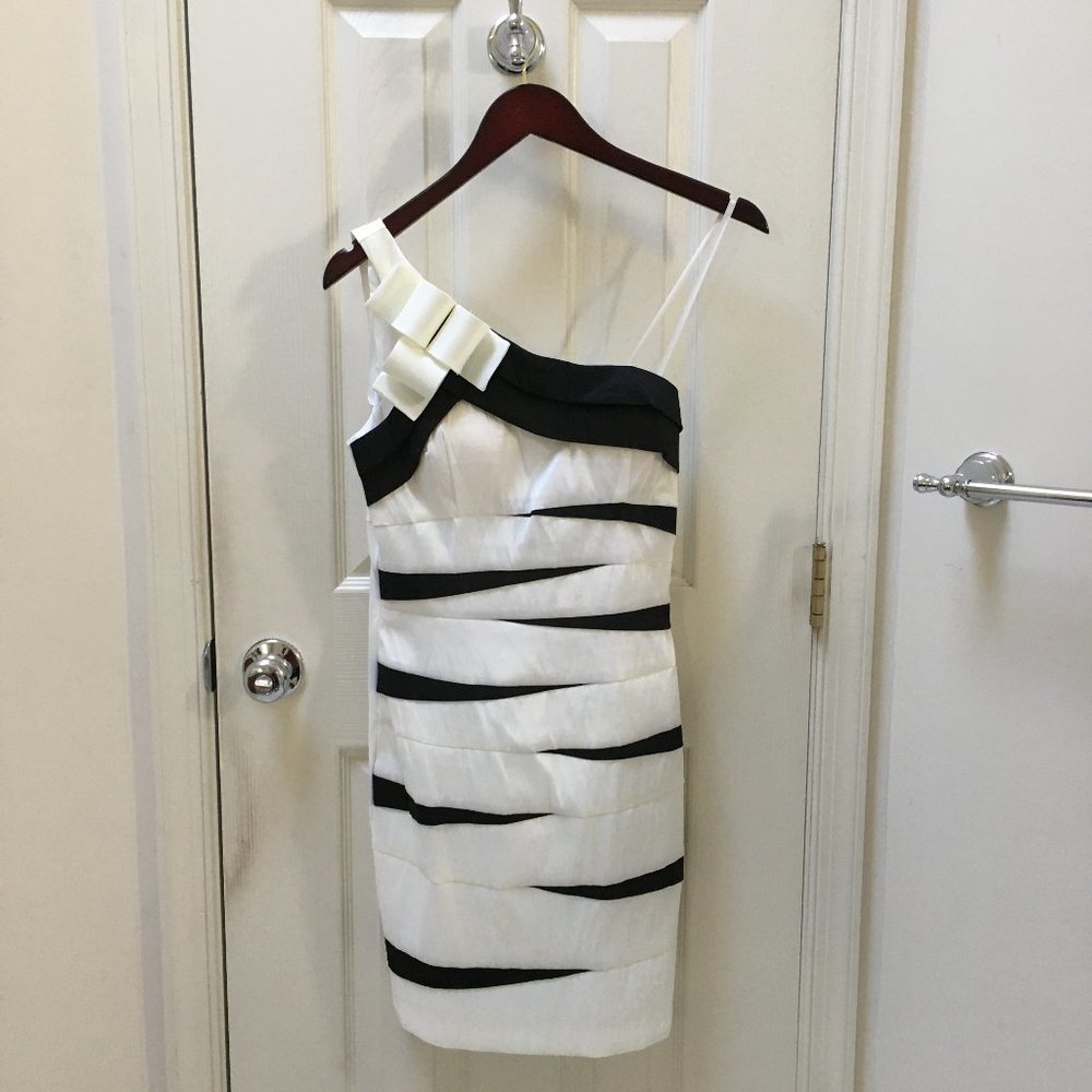 NWT Betsy & Adam White Cocktail Dress Size 8